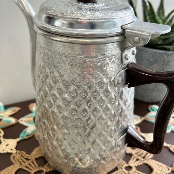 Vintage Tea Kettle, Jasmine Thai pattern Embossed aluminum Diamond Brand - Picture 3 of 12
